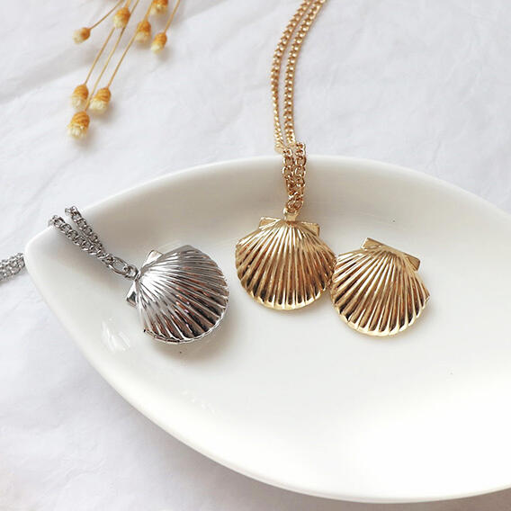 

Necklaces Women's Openable Shell Pendant Necklace. Size, Gold