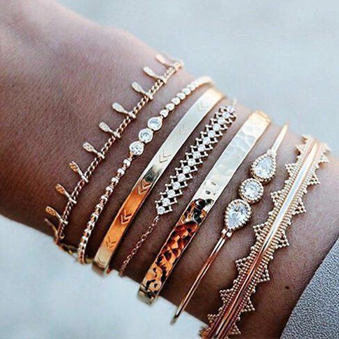 

Bracelet 7Pcs Alloy Rhinestone Bracelet Set. Size, Gold