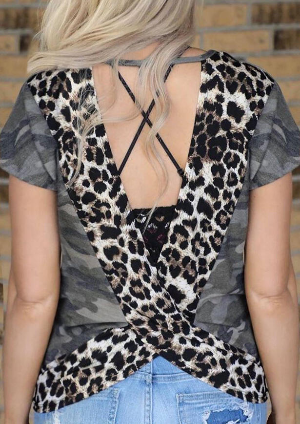 

Blouses Camouflage Leopard Open Back Blouse in Camouflage. Size: ,M
