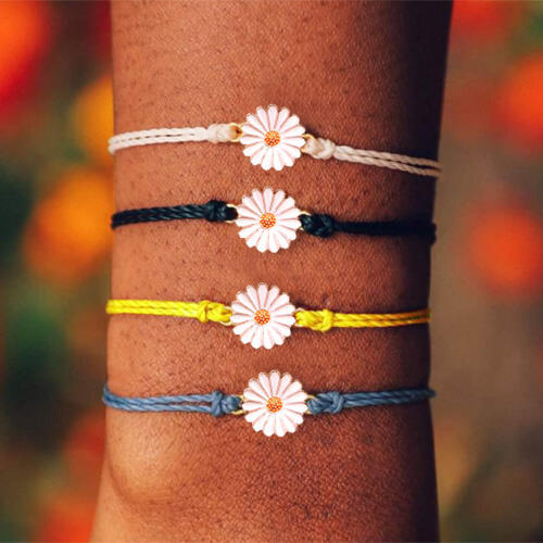 

Bracelet 4Pcs Women's Daisy Braided Bracelet. Size, Multicolor