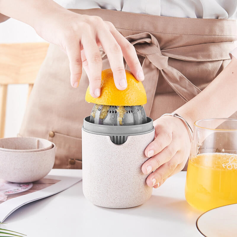 

Manual Simple Mini Juicer Household Juice Cup, Beige, 468151