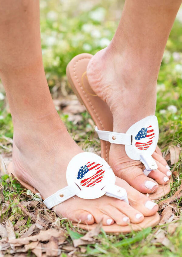 

Presale - American Flag Lip Flat Flip Flop Slippers, White, 470114