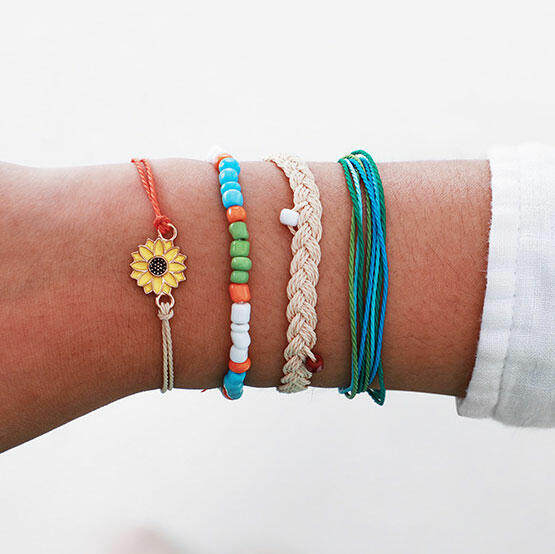 

Bracelet 4Pcs Sunflower Beading Braid Alloy Bracelet in Light Khaki. Size