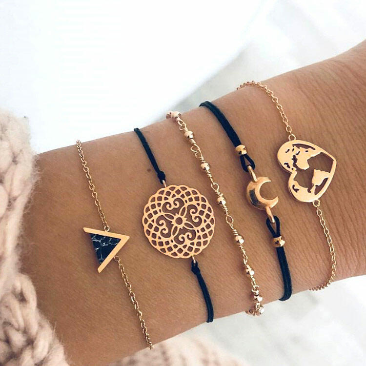 

Bracelet 5Pcs Fashion Triangle Black Stone Heart Moon Bracelet Set in Gold. Size