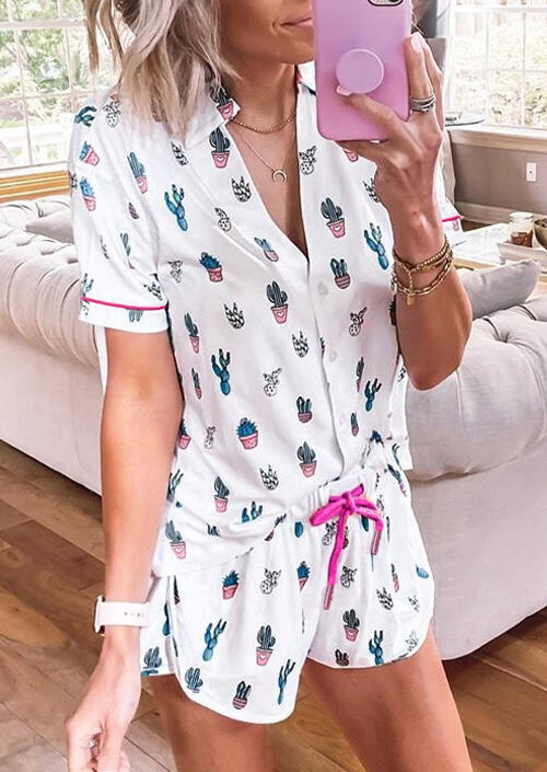 

Sleepwear Cactus Shirt And Drawstring Shorts Pajamas Set without Necklace in White. Size