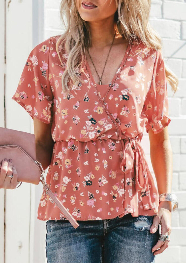 

Blouses Floral V-Neck Drawstring Blouse without Necklace in Brick Red. Size