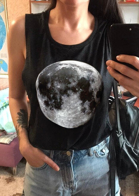

Tank Tops Moon O-Neck Tank in Black. Size: ,XL