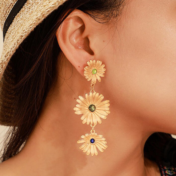 

Earrings Daisy Splicing Rhinestone Pendant Earrings - Gold. Size