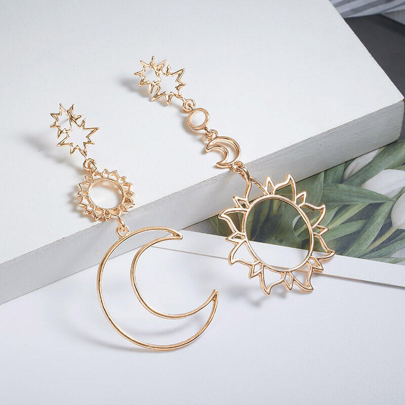 

Vintage Sun And Moon Hollow Out Pendant Earrings, Gold;silver, 473487