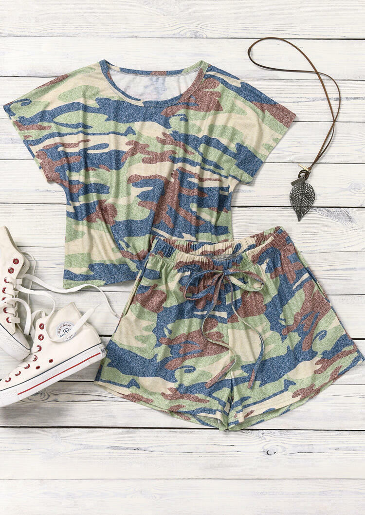 Two-Piece Sets Camouflage O-Neck T-Shirt Tee And Pocket Drawstring Shorts in Multicolor. Size: L,S,XL