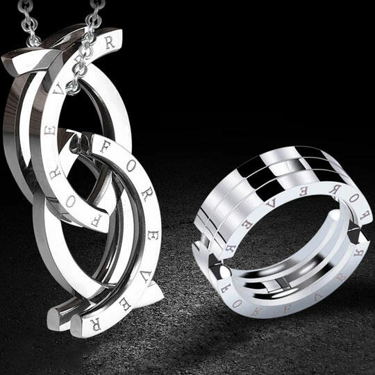 

Necklaces Creative Collapsible Ring Pendant Necklace in Silver. Size