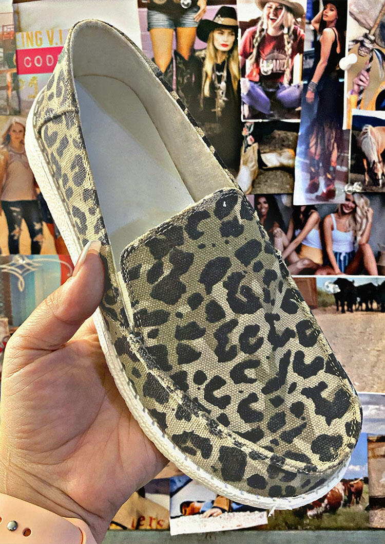 Sneakers Leopard Round Toe Slip On Flat Sneakers in Leopard. Size: 37,38,39,40,41