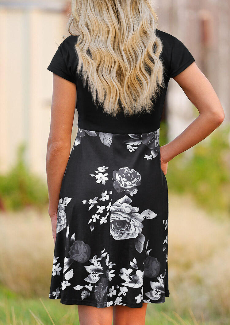 

Mini Dresses Floral V-Neck Wrap Mini Dress in Black. Size