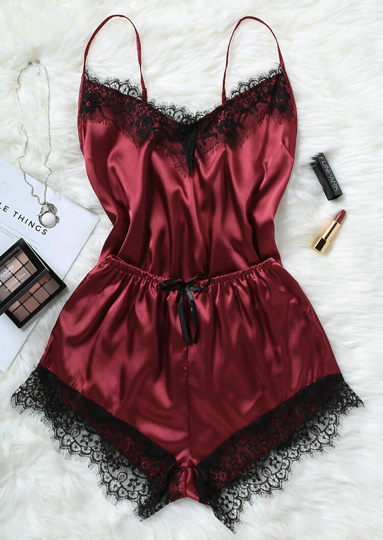 

Sleepwear Lace Splicing Camisole And Bowknot Shorts Pajamas Set in Red. Size