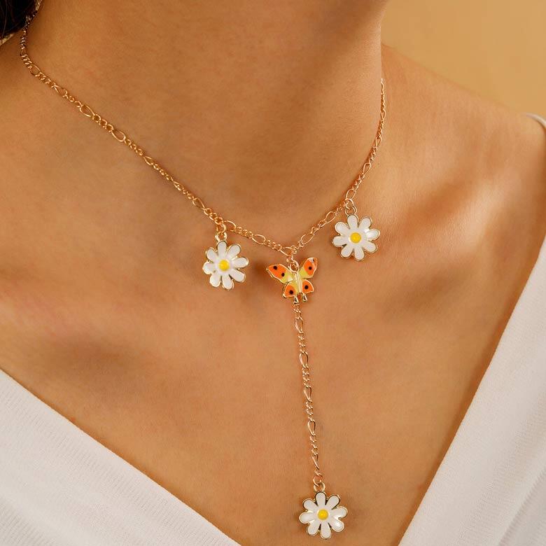 

Daisy Butterfly Pendant Necklace, Gold, 481783