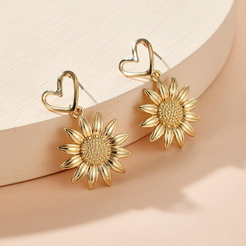 Hollow Out Heart Sunflower Earrings - Gold