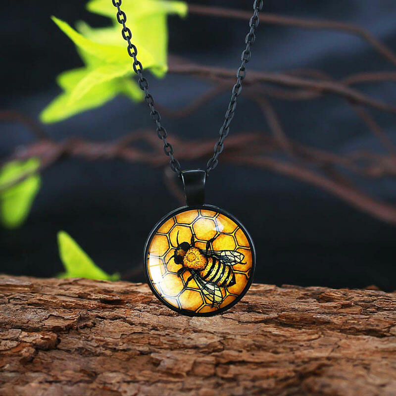 

Necklaces Vintage Bee Gemstone Pendant Necklace in Gold. Size