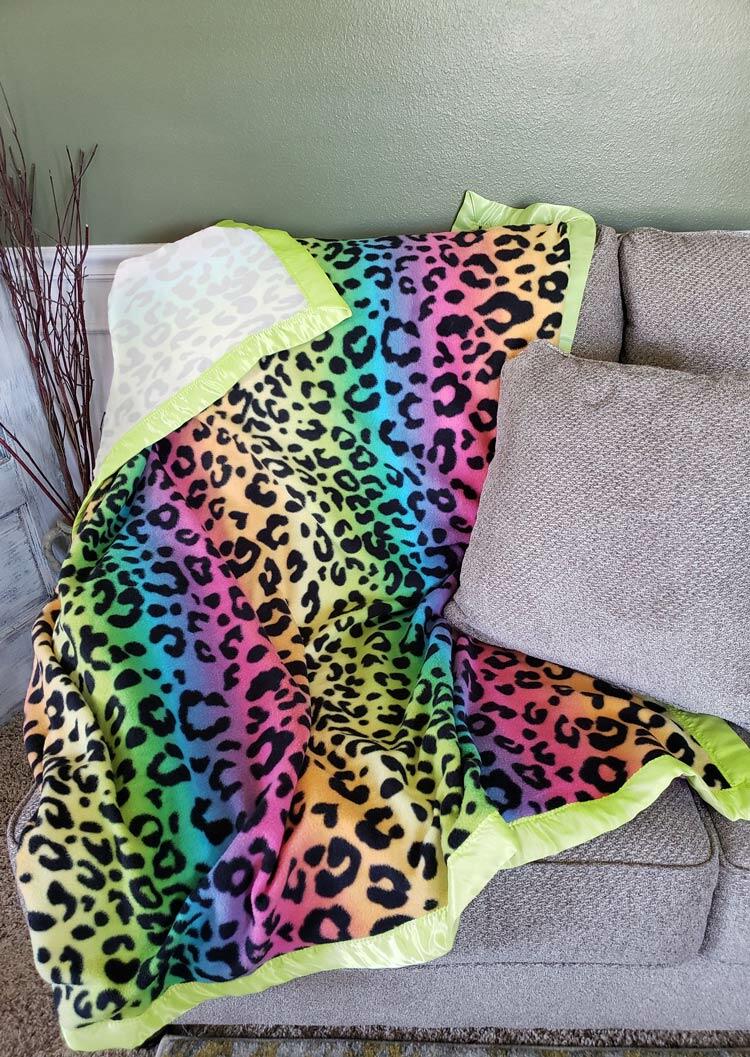

Gradient Rainbow Leopard Soft Warm Blanket, Multicolor, 485489