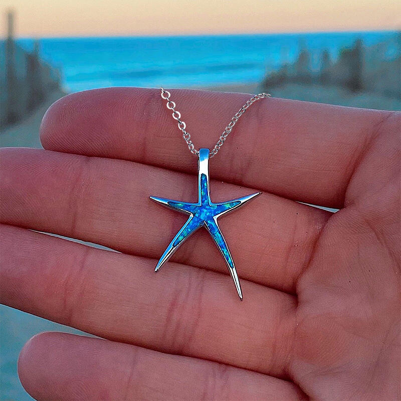 

Necklaces Inlaid Rhinestone Starfish Pendant Necklace in Blue. Size