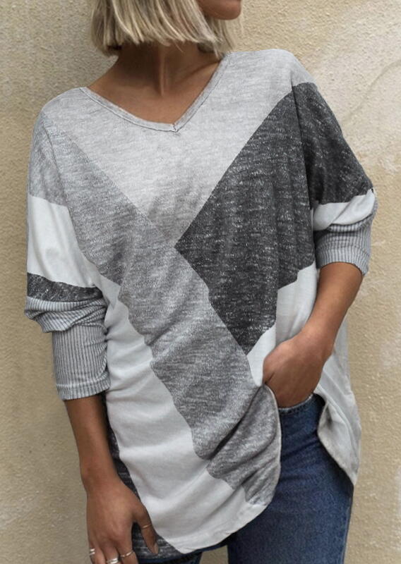 

Blouses Color Block Batwing Sleeve V-Neck Blouse - Grey in Light Grey. Size