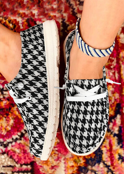 

Sneakers Houndstooth Plaid Lace Up Flat Canvas Sneakers in White. Size