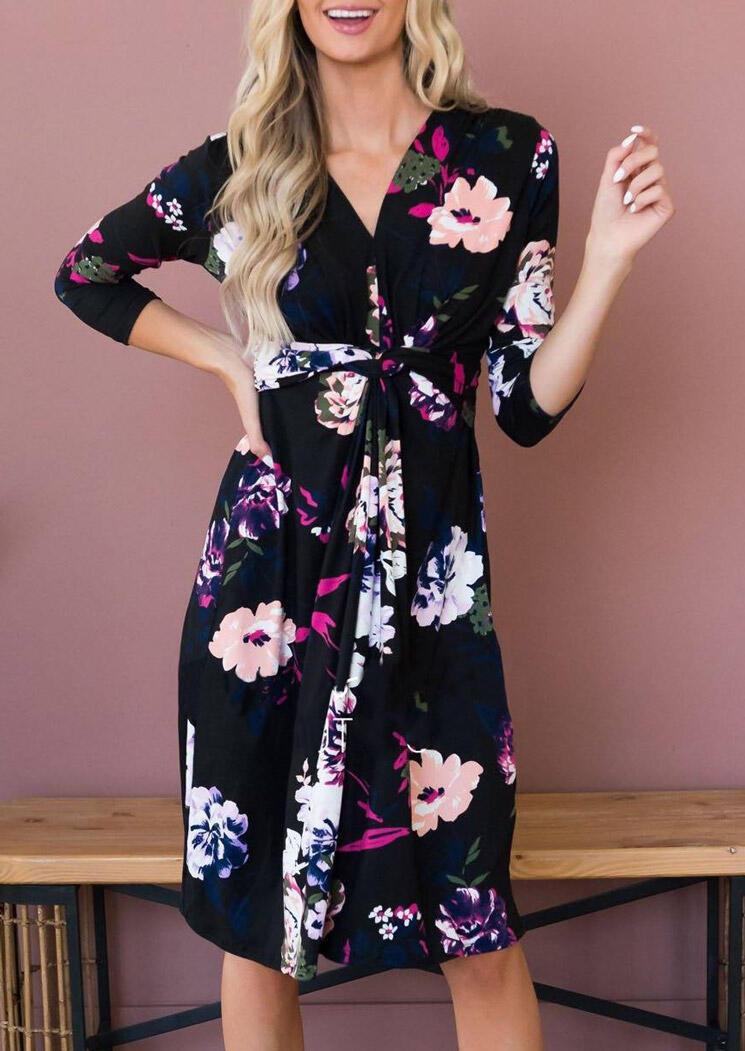 

Casual Dresses Floral Ruffled Tie V-Neck Casual Dress in Black. Size: S,M,,XL