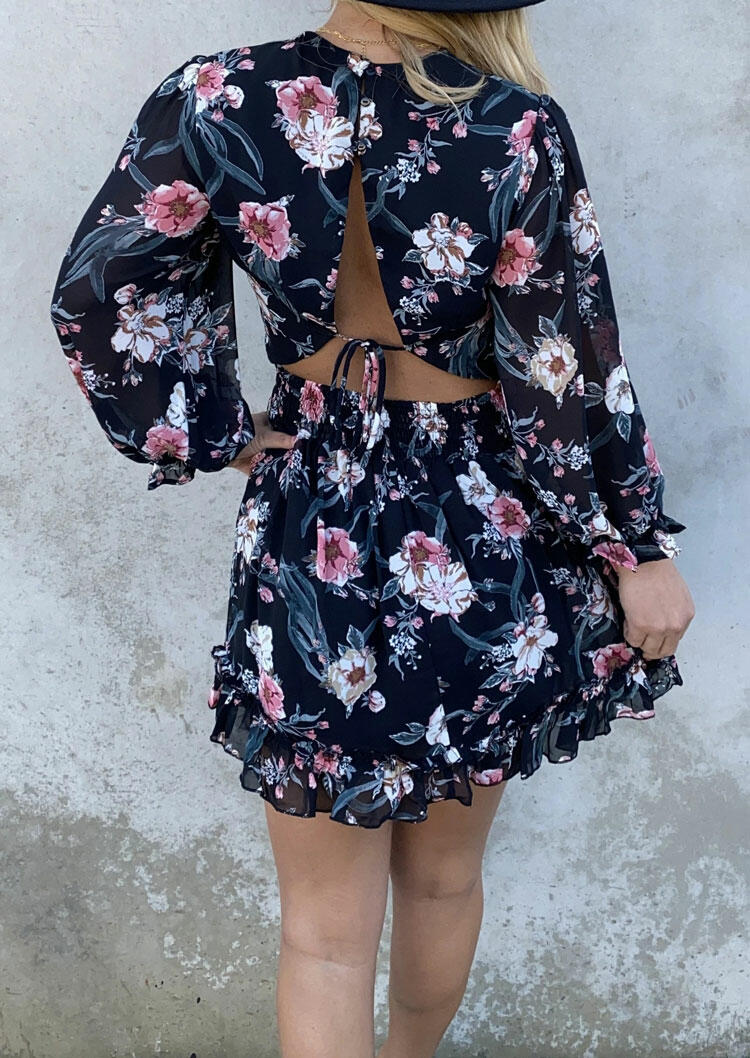 

Mini Dresses Floral Tie Ruffled Open Back V-Neck Mini Dress in Deep Blue. Size: S,M,,XL
