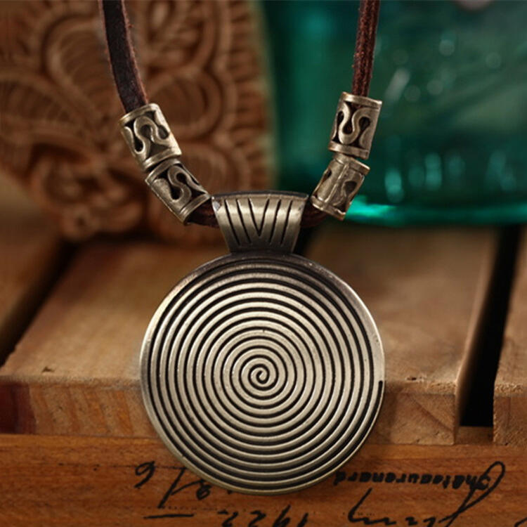 

Vintage Thread Round Pendant Leather Necklace, Coffee, 485331
