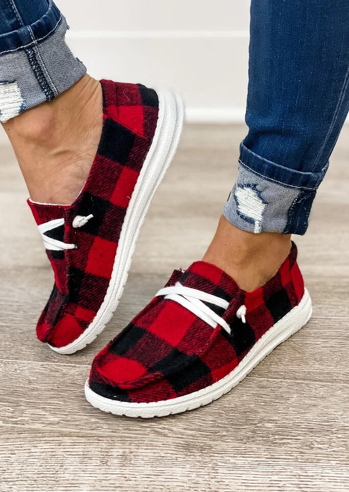 

Sneakers Buffalo Plaid Lace Up Round Toe Flat Sneakers in Red. Size: ,41,42,43