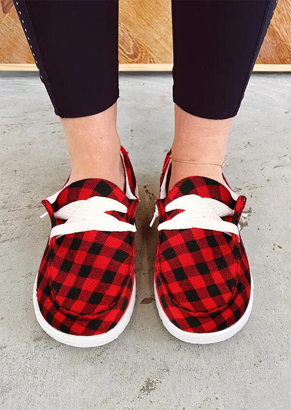 Sneakers Buffalo Plaid Lace Up Round Toe Flat Sneakers in Red. Size: 41