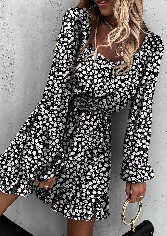 

Mini Dresses Floral Elastic Smocked Waist Mini Dress in Black. Size