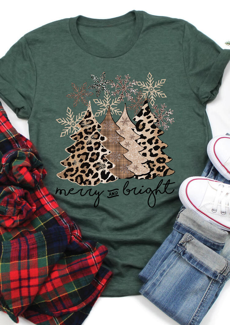 T-shirts Tees Leopard Tree Snowflake Merry And Bright T-Shirt Tee in Green. Size: S
