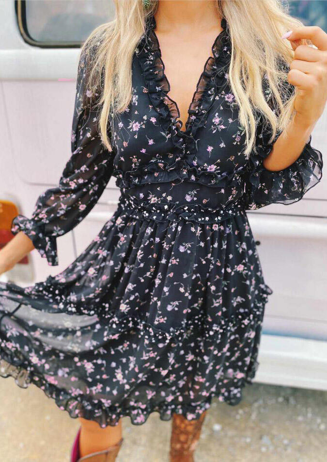 

Mini Dresses Floral Ruffled V-Neck Long Sleeve Mini Dress in Black. Size: S,M,,XL