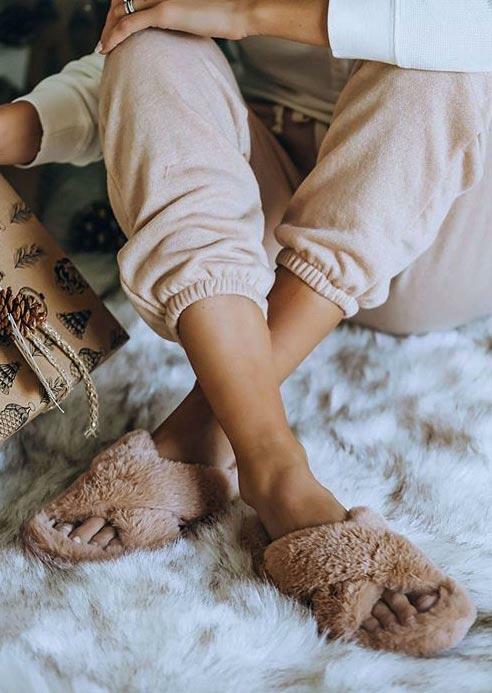 

Slippers Cross Warm Plush Indoor Slippers in Khaki. Size: ,37,38,40