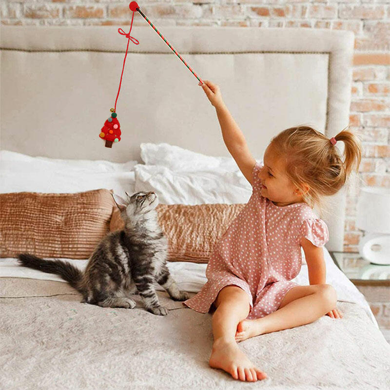 

Pet Products Christmas Tree Squeaky Cat Wand Interactive Toy in Green. Size