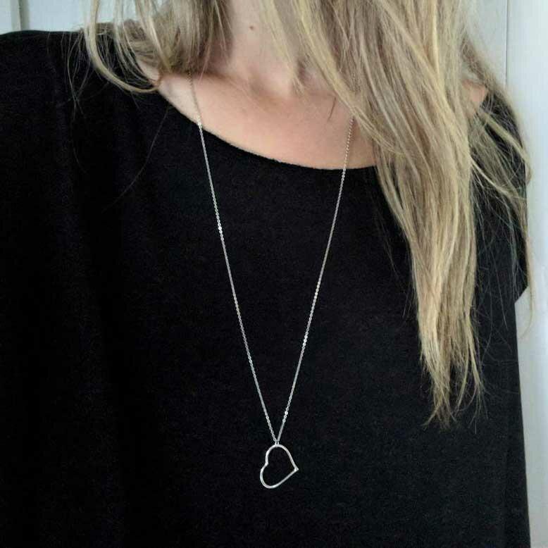 

Necklaces Valentine Hollow Out Love Heart Pendant Necklace in Silver. Size