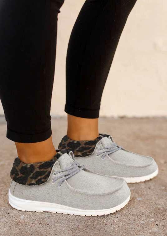 

Sneakers Leopard Warm Plush Lace Up Round Toe Flat Sneakers in Leopard. Size: ,38,39,40,41