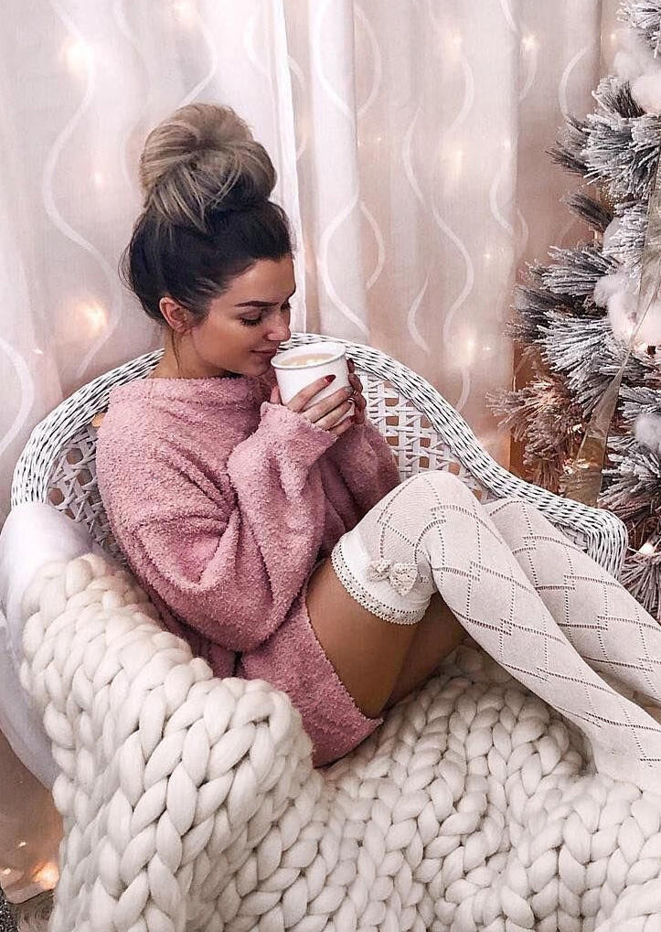 

Mini Dresses Winter Warm Long Sleeve O-Neck Fleece Mini Dress in Pink. Size: M,L