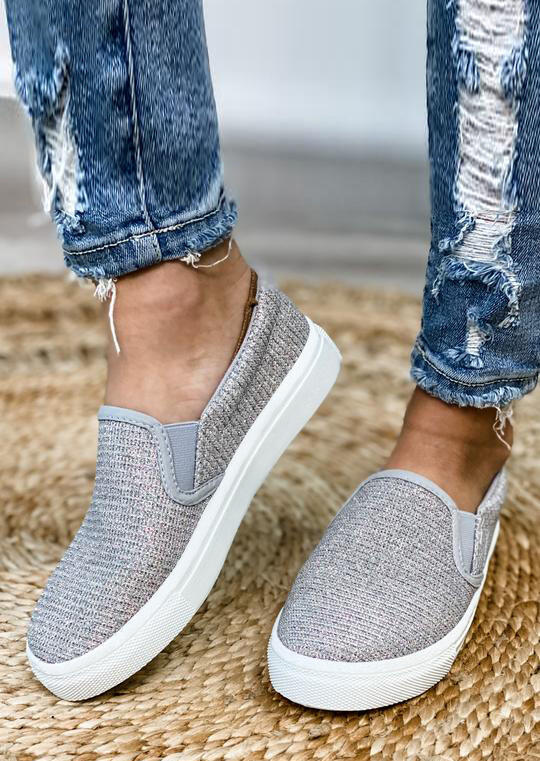 

Sneakers Glitter Slip On Round Toe Flat Sneakers in Silver. Size: ,38,39,40,41