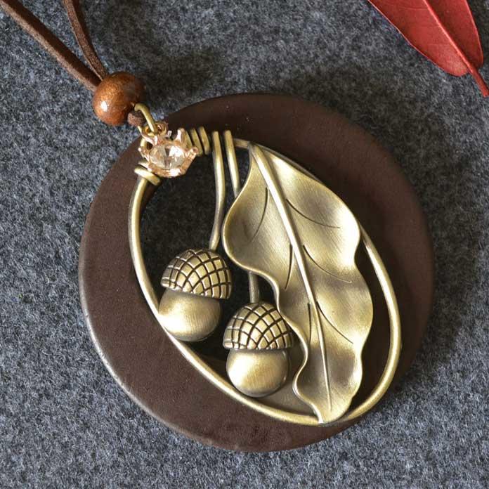 

Necklaces Vintage Ethnic Style Alloy Acorn Palm Leaf Pendant Necklace in Coffee. Size