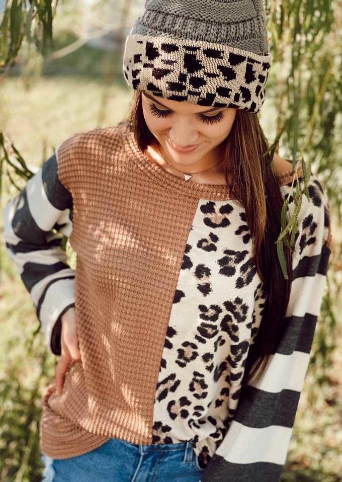 

Blouses Leopard Striped Splicing Long Sleeve Blouse in Multicolor. Size