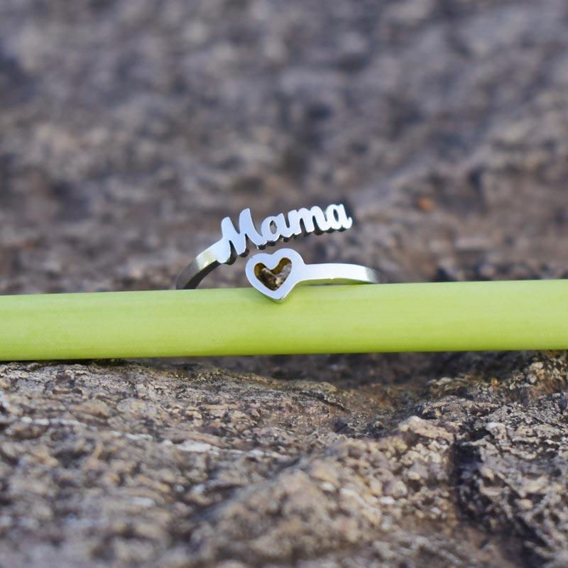 

Rings Vintage Mama Hollow Out Heart Ring in Gold. Size