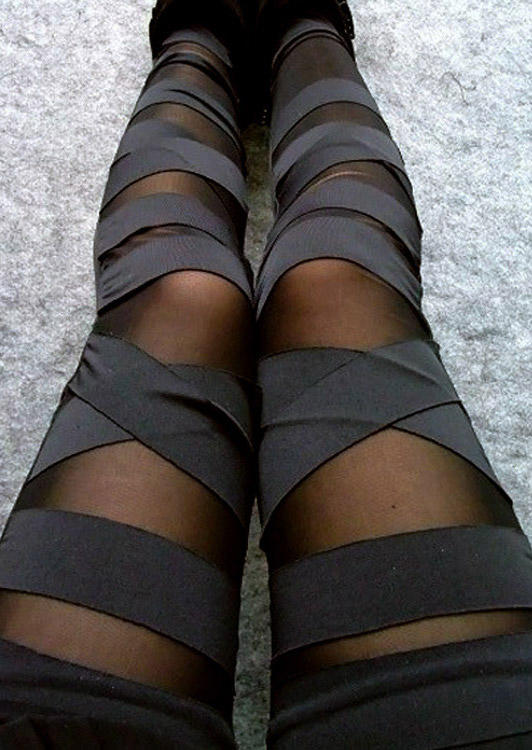 

Leggings Mesh Splicing Criss-Cross Elastic Waist Leggings in Black. Size