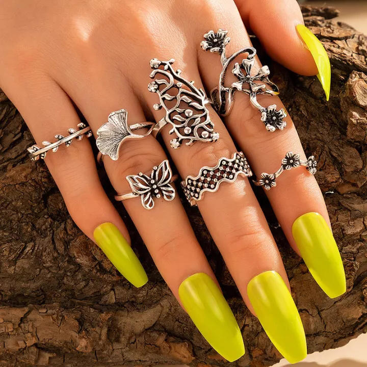 

Rings 7Pcs Vintage Hollow Out Butterfly Flower Leaf Ring Set in Silver. Size