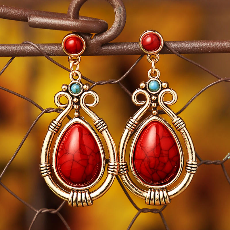 

Earrings Vintage Turquoise Water Drop Alloy Stud Earrings in Red. Size