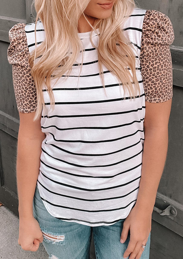 

Blouses Striped Leopard Splicing Ruffled Short Sleeve Blouse in White. Size: ,M