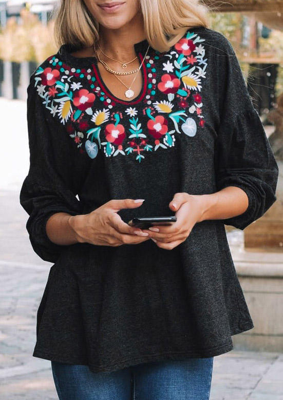 

Blouses Floral Leaf Ethnic Style Casual Blouse in Black. Size: ,M,L,XL