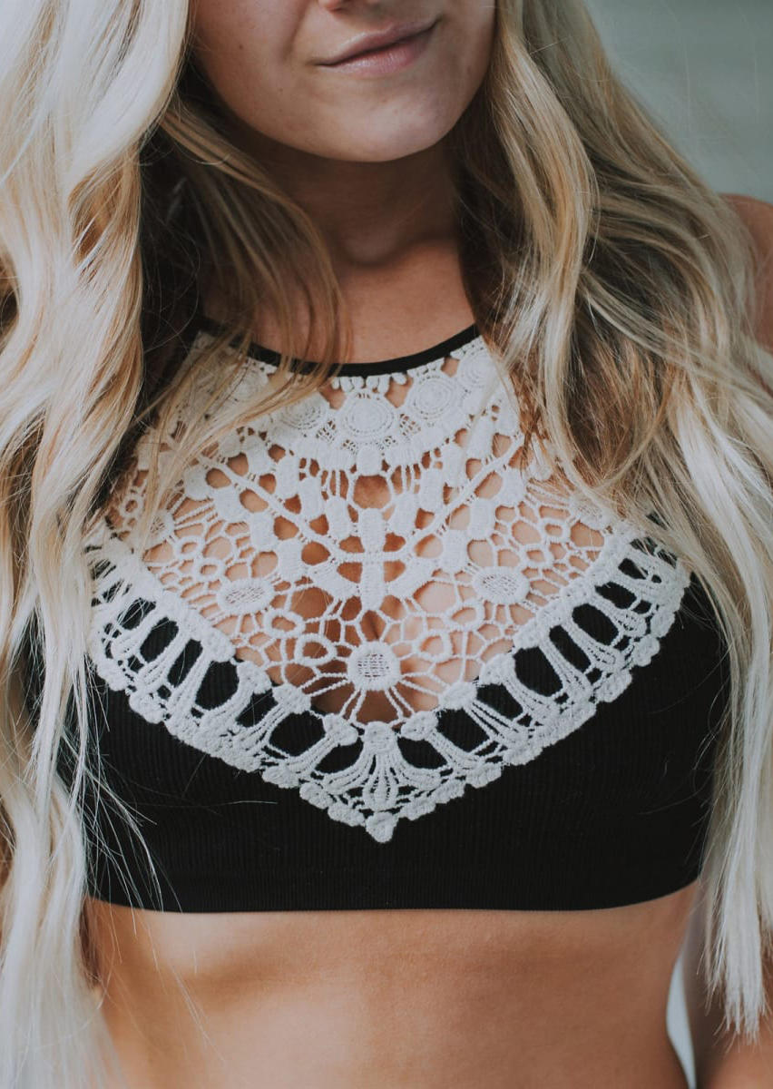 

Crop Tops Hollow Out Lace Splicing Open Back Crop Top in Black. Size: ,XL