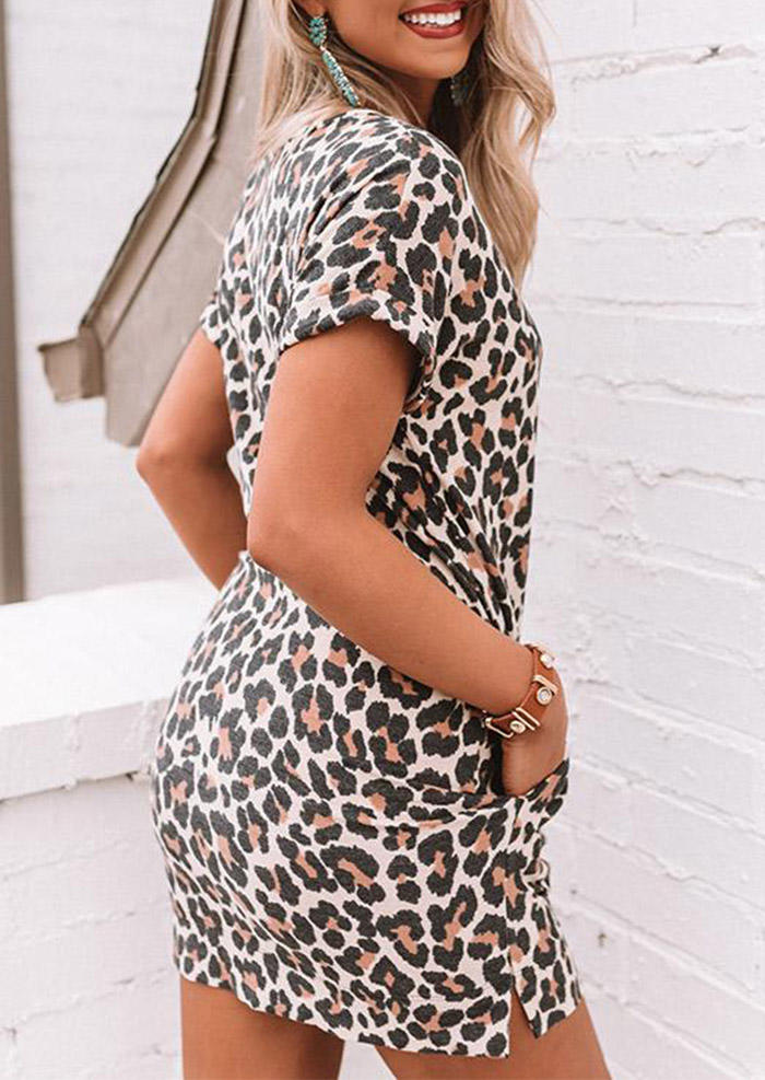 

Mini Dresses Leopard Pocket Slit O-Neck Mini Dress in Leopard. Size