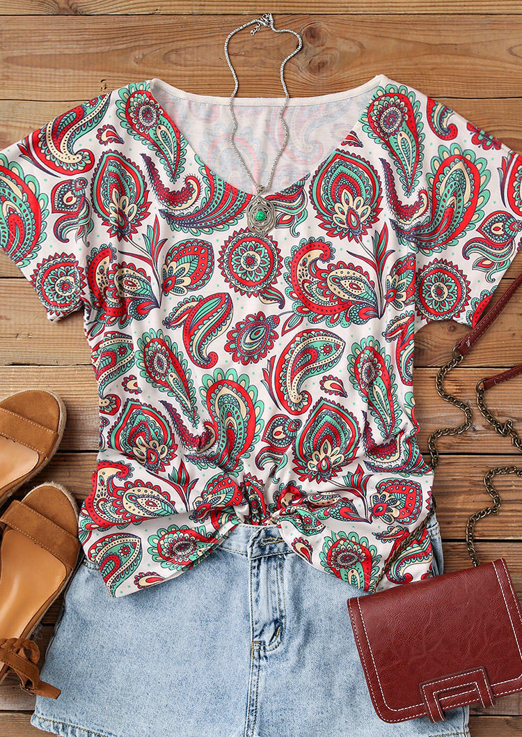 

Blouses Paisley Mandala Short Sleeve Blouse in Multicolor. Size